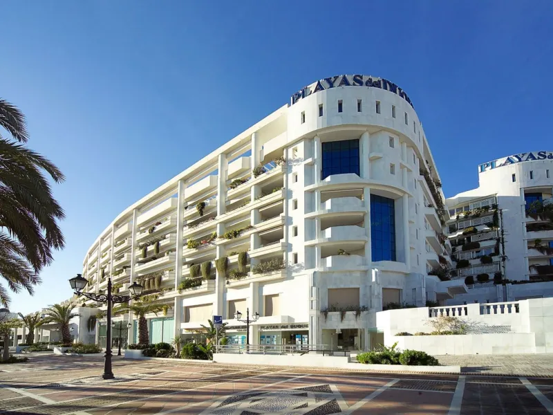 Exclusive Ground Floor Apartment in Playas del Duque, Puerto Banús – Beachfront Location
