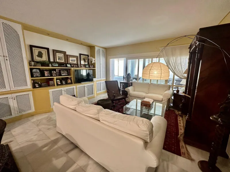 Exclusive Ground Floor Apartment in Playas del Duque, Puerto Banús – Beachfront Location
