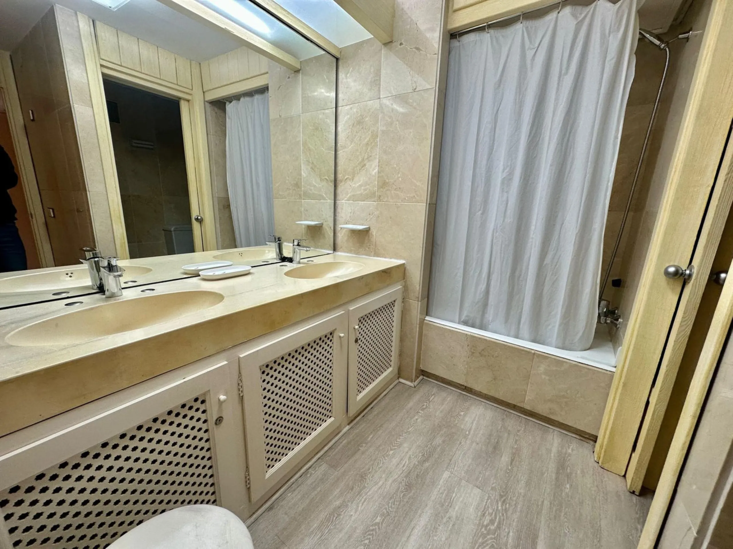 Exclusive Ground Floor Apartment in Playas del Duque, Puerto Banús – Beachfront Location