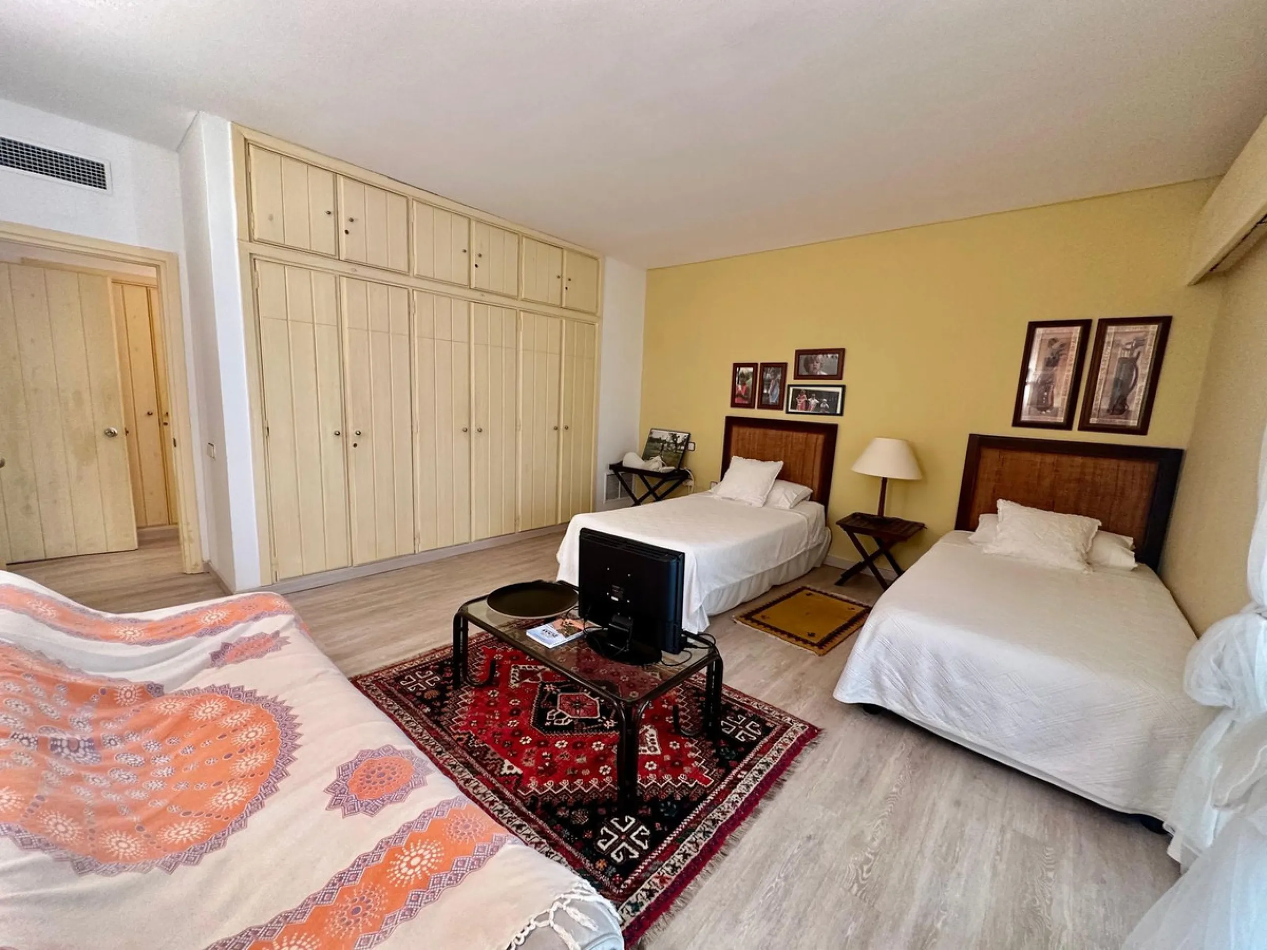 Exclusive Ground Floor Apartment in Playas del Duque, Puerto Banús – Beachfront Location