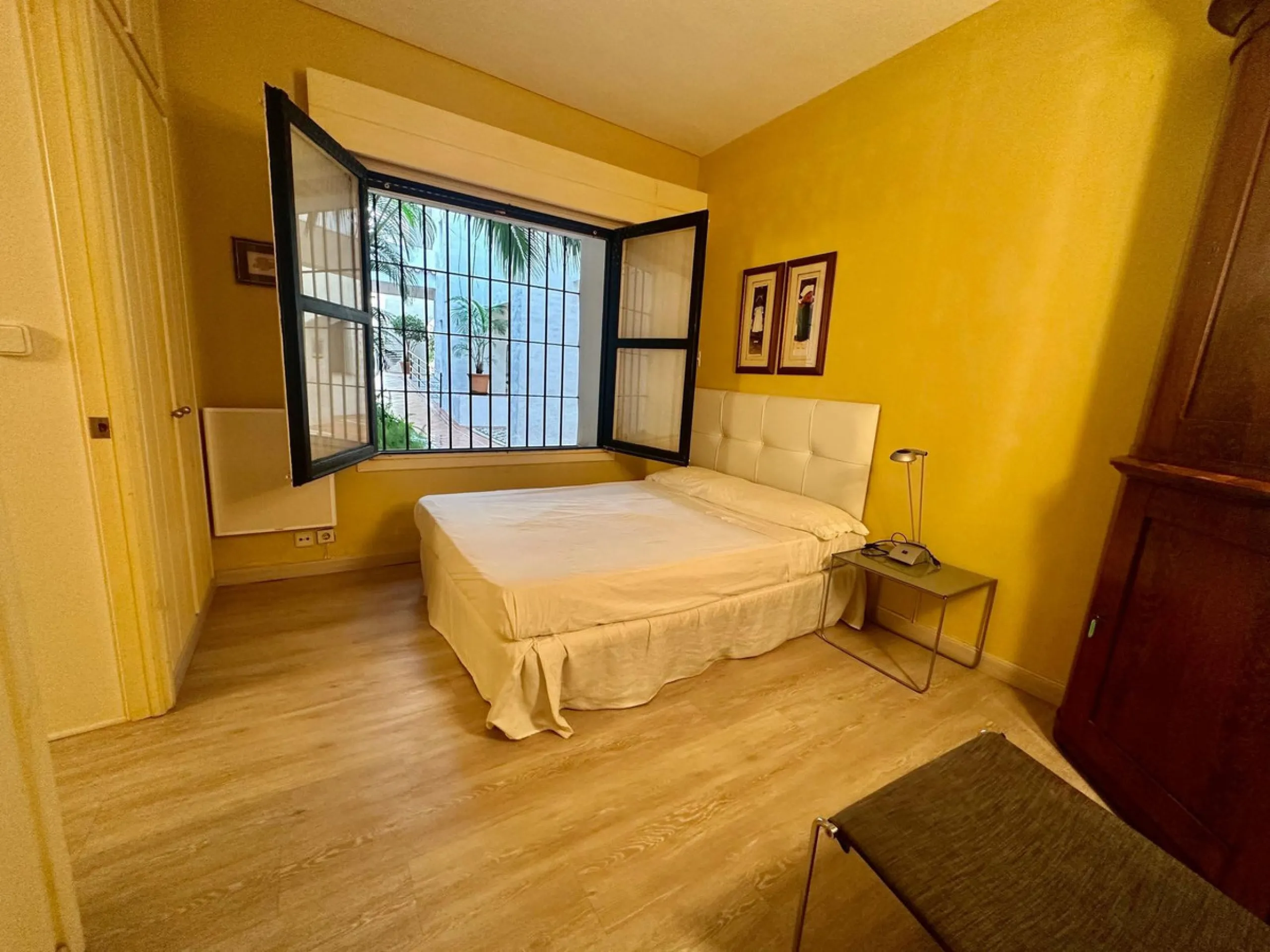Exclusive Ground Floor Apartment in Playas del Duque, Puerto Banús – Beachfront Location