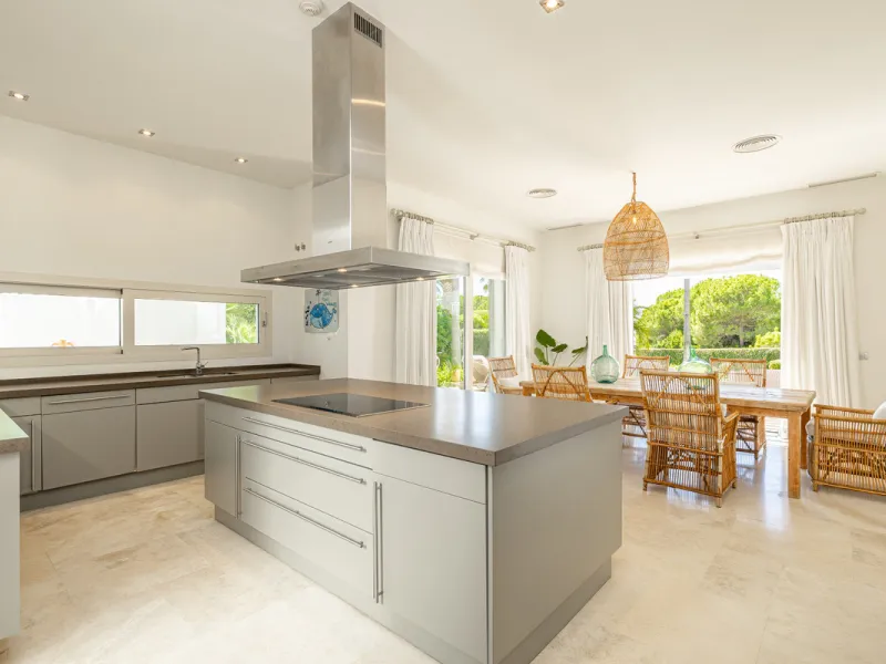 Set within the world-renowned Finca Cortesin resort, this remarkable south-facing villa represents a rare opportunity to experience the very best of the Andalusian coast's exclusive lifestyle. Blending timeless elegance, modern sophistication, and authent