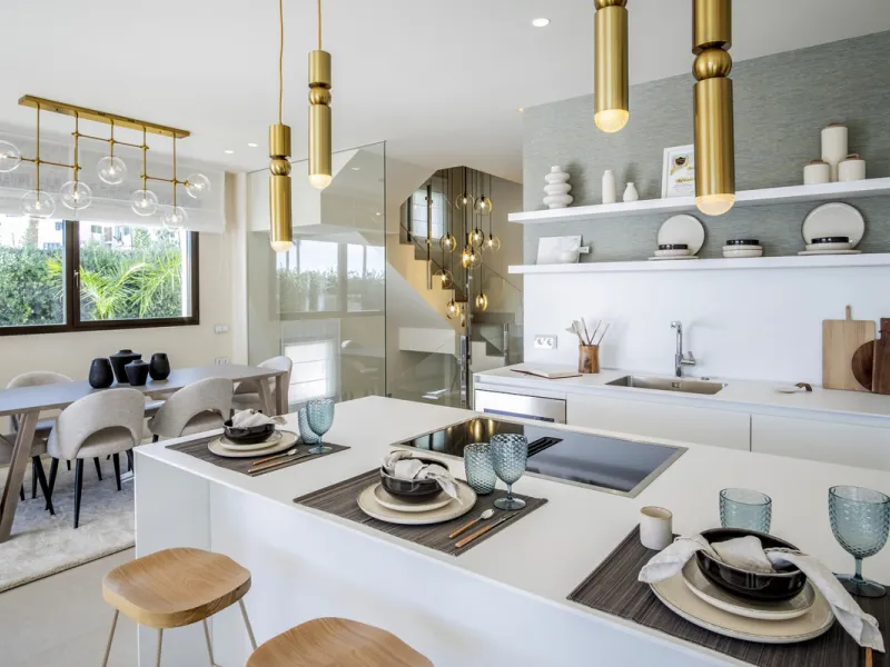 *** Spectacular Luxury Detached Villa on The New Golden Mile, Estepona *** Corner: Maximum Privacy *** 5 Bedrooms and 4 Bathrooms *** Spacious Terraces *** Private Garden with Jacuzzi and Swimming Pool *** BAsement with Windows and Bathroom *** Beachfront