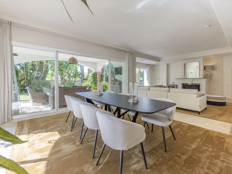 Set in the prestigious gated community of La Reserva de La Quinta in Benahavís, this Andalusian-inspired villa combines timeless architecture with a privileged frontline golf position. Surrounded by lush greenery, the property offers complete privacy, ele