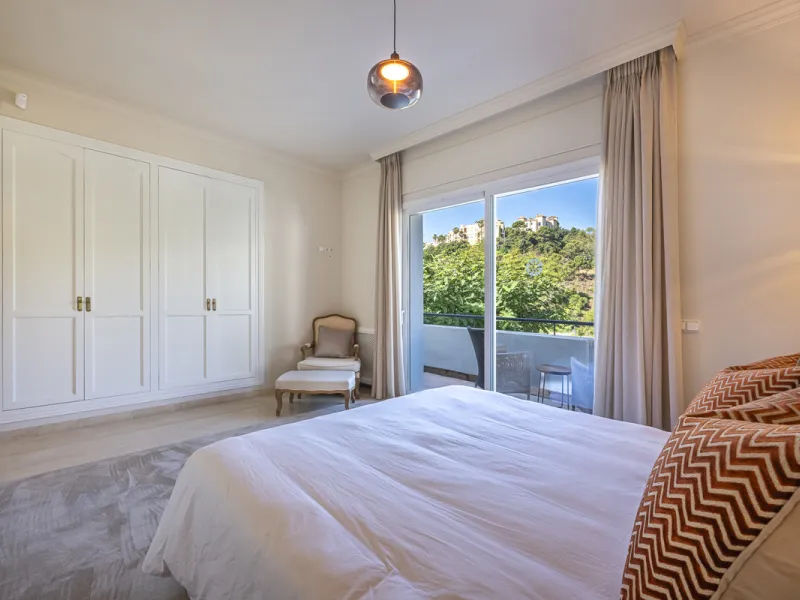 Set in the prestigious gated community of La Reserva de La Quinta in Benahavís, this Andalusian-inspired villa combines timeless architecture with a privileged frontline golf position. Surrounded by lush greenery, the property offers complete privacy, ele