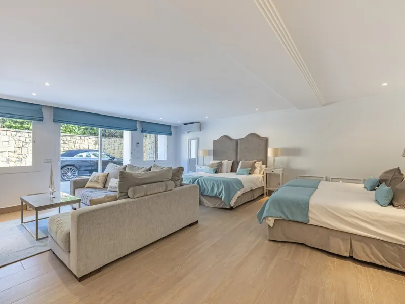 Set in the prestigious gated community of La Reserva de La Quinta in Benahavís, this Andalusian-inspired villa combines timeless architecture with a privileged frontline golf position. Surrounded by lush greenery, the property offers complete privacy, ele