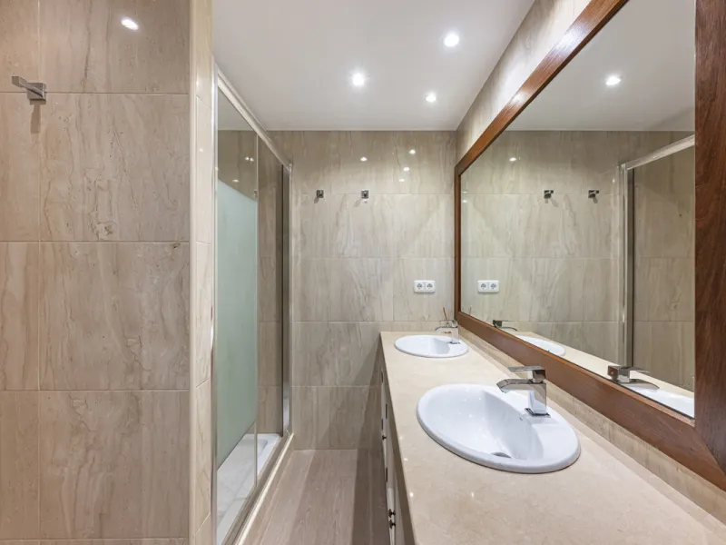 Set in the prestigious gated community of La Reserva de La Quinta in Benahavís, this Andalusian-inspired villa combines timeless architecture with a privileged frontline golf position. Surrounded by lush greenery, the property offers complete privacy, ele