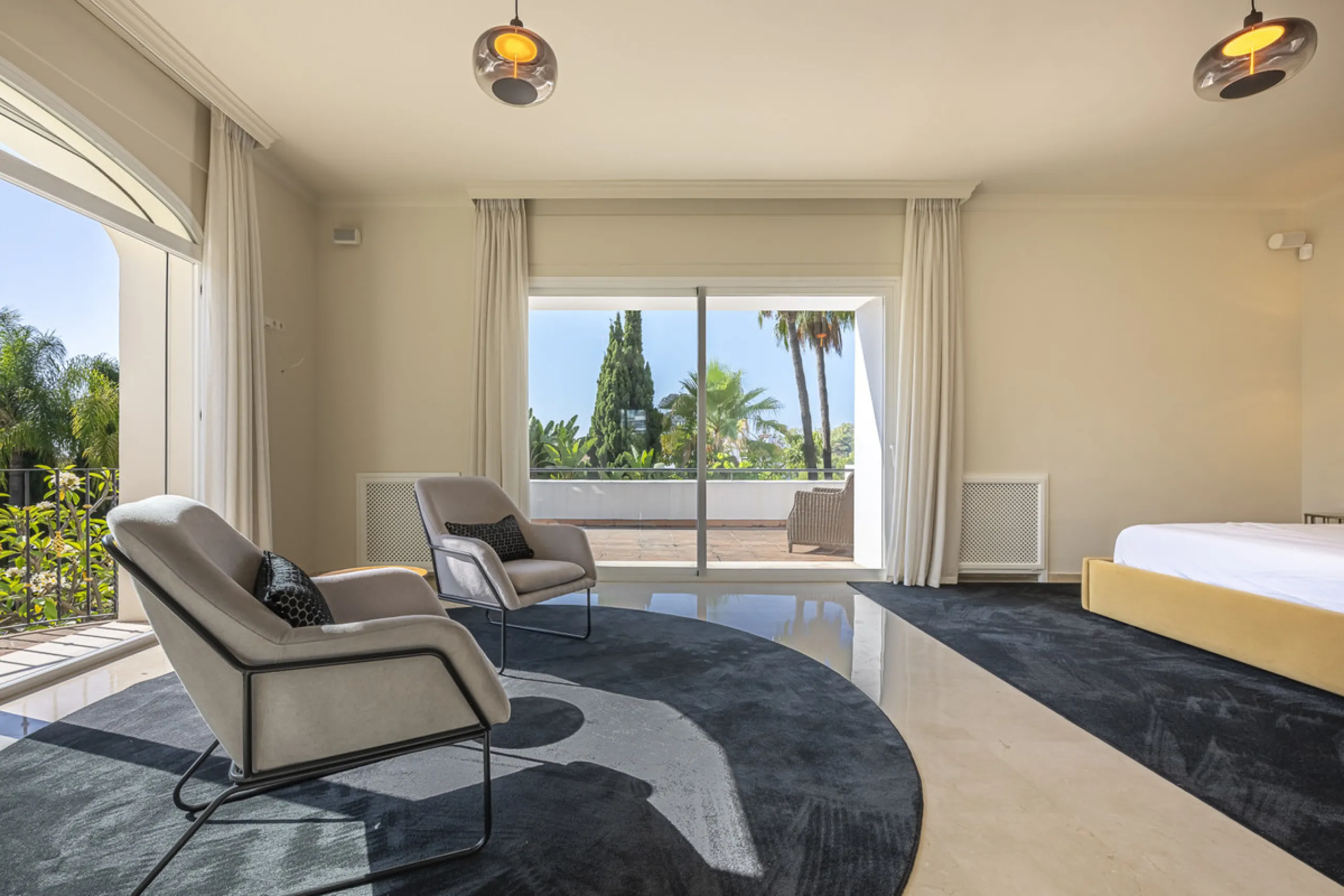 Set in the prestigious gated community of La Reserva de La Quinta in Benahavís, this Andalusian-inspired villa combines timeless architecture with a privileged frontline golf position. Surrounded by lush greenery, the property offers complete privacy, ele