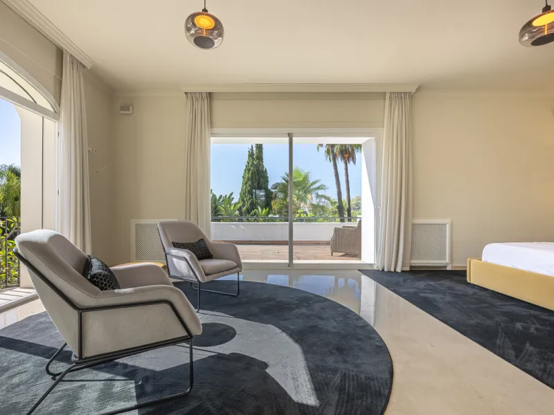 Set in the prestigious gated community of La Reserva de La Quinta in Benahavís, this Andalusian-inspired villa combines timeless architecture with a privileged frontline golf position. Surrounded by lush greenery, the property offers complete privacy, ele