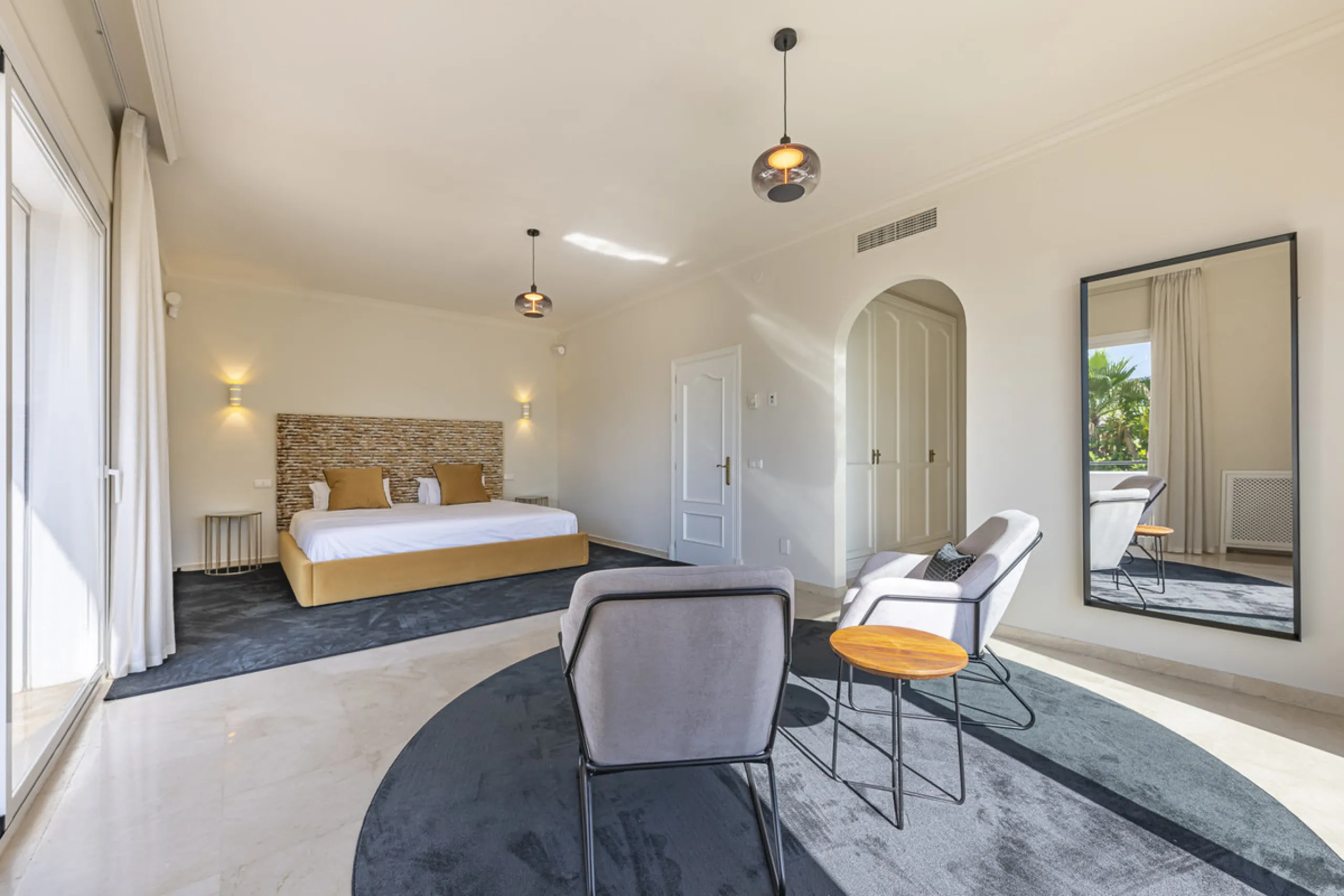 Set in the prestigious gated community of La Reserva de La Quinta in Benahavís, this Andalusian-inspired villa combines timeless architecture with a privileged frontline golf position. Surrounded by lush greenery, the property offers complete privacy, ele