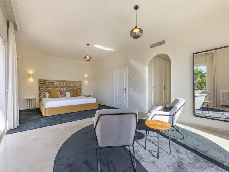 Set in the prestigious gated community of La Reserva de La Quinta in Benahavís, this Andalusian-inspired villa combines timeless architecture with a privileged frontline golf position. Surrounded by lush greenery, the property offers complete privacy, ele