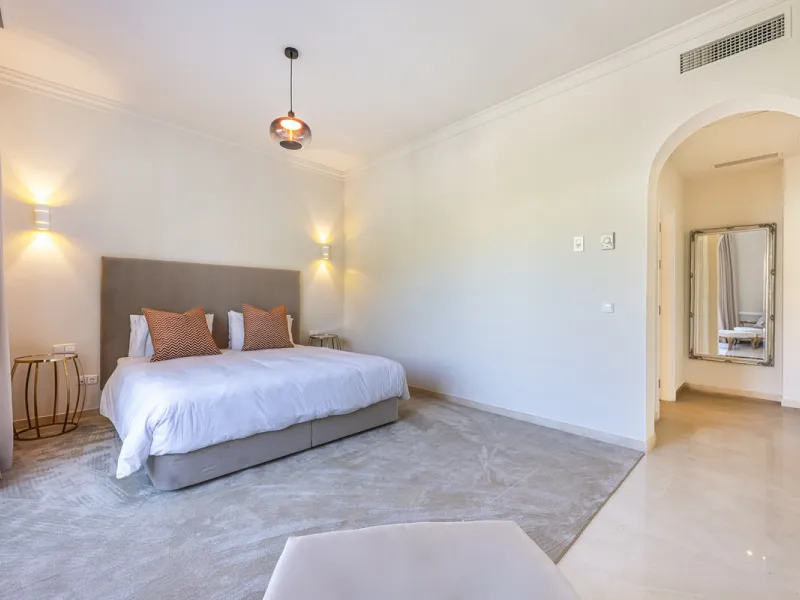 Set in the prestigious gated community of La Reserva de La Quinta in Benahavís, this Andalusian-inspired villa combines timeless architecture with a privileged frontline golf position. Surrounded by lush greenery, the property offers complete privacy, ele