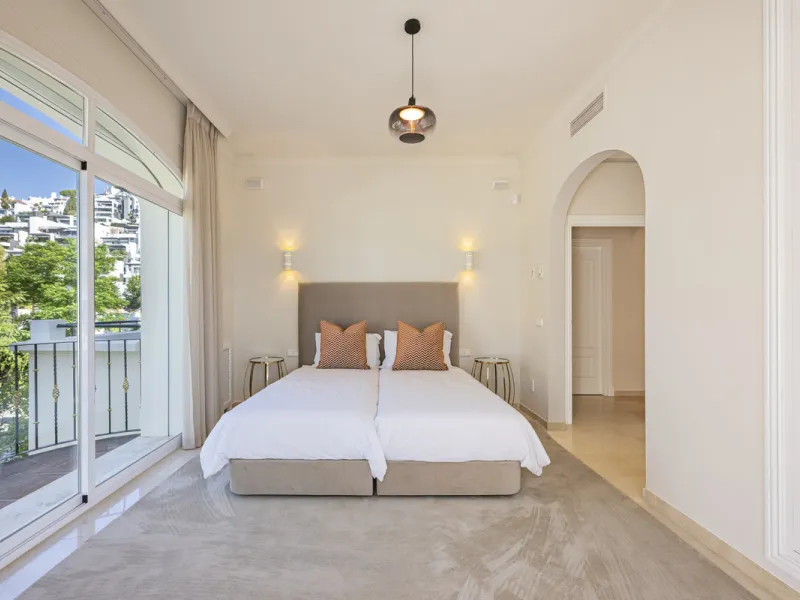 Set in the prestigious gated community of La Reserva de La Quinta in Benahavís, this Andalusian-inspired villa combines timeless architecture with a privileged frontline golf position. Surrounded by lush greenery, the property offers complete privacy, ele