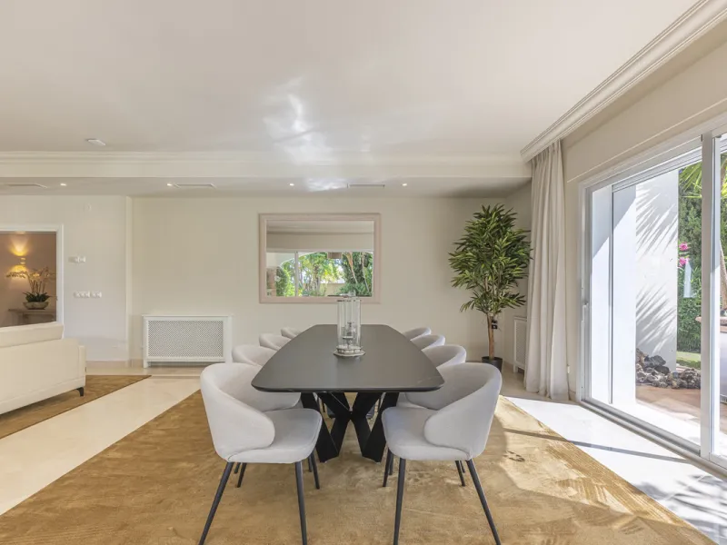 Set in the prestigious gated community of La Reserva de La Quinta in Benahavís, this Andalusian-inspired villa combines timeless architecture with a privileged frontline golf position. Surrounded by lush greenery, the property offers complete privacy, ele