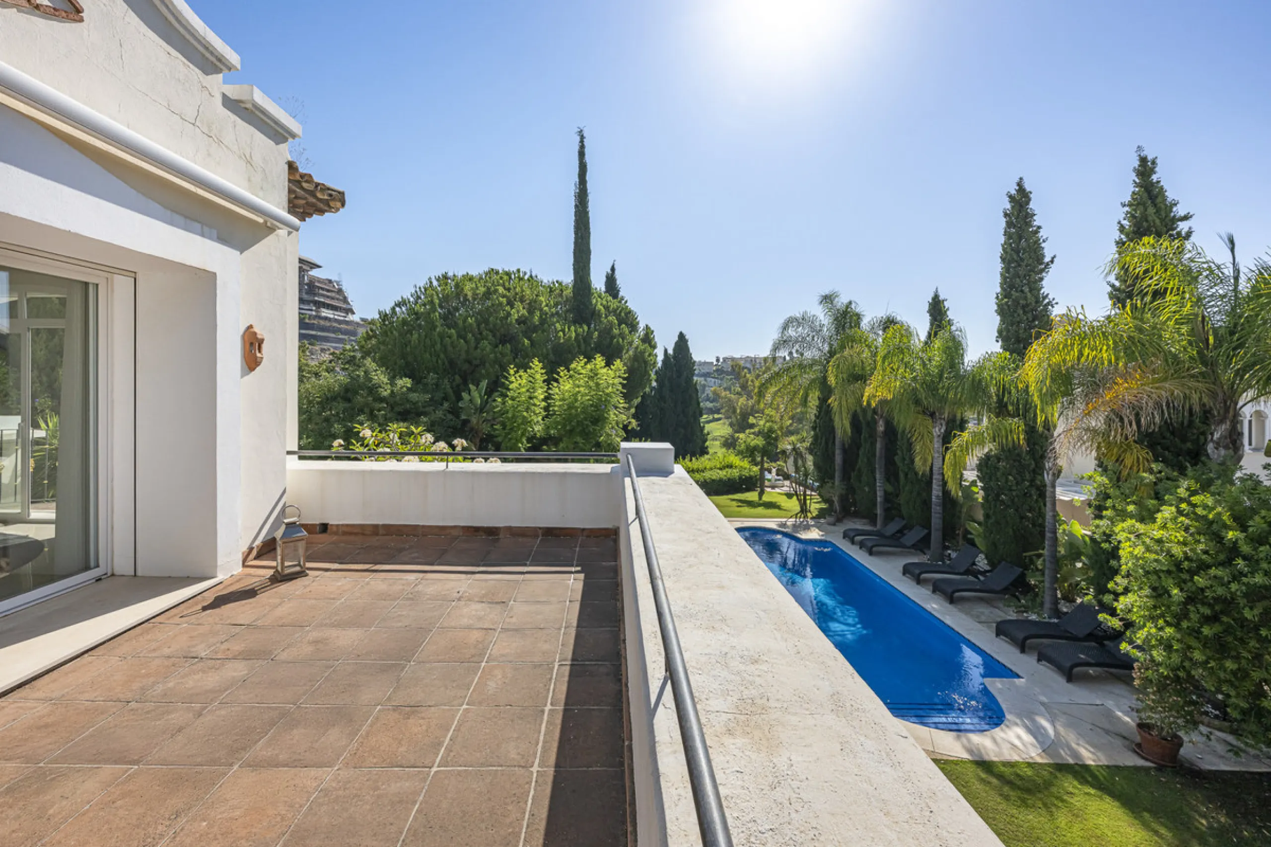 Set in the prestigious gated community of La Reserva de La Quinta in Benahavís, this Andalusian-inspired villa combines timeless architecture with a privileged frontline golf position. Surrounded by lush greenery, the property offers complete privacy, ele