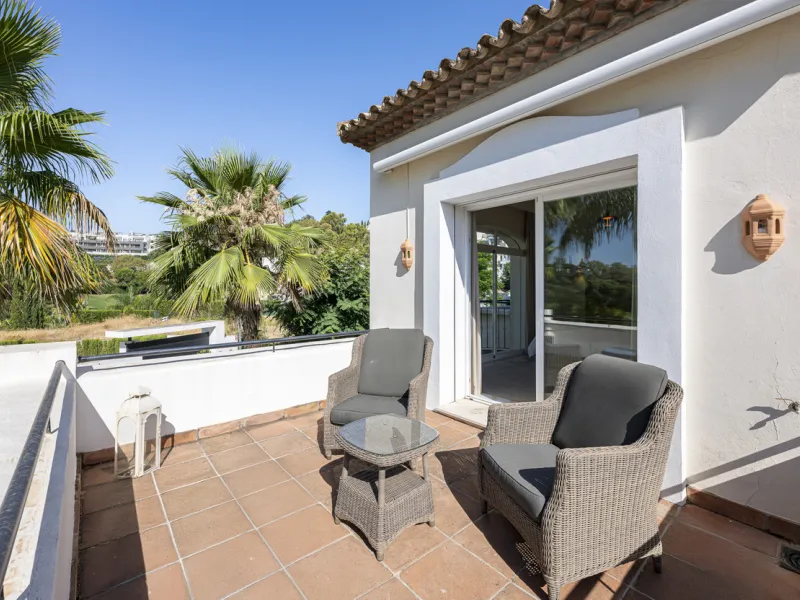 Set in the prestigious gated community of La Reserva de La Quinta in Benahavís, this Andalusian-inspired villa combines timeless architecture with a privileged frontline golf position. Surrounded by lush greenery, the property offers complete privacy, ele