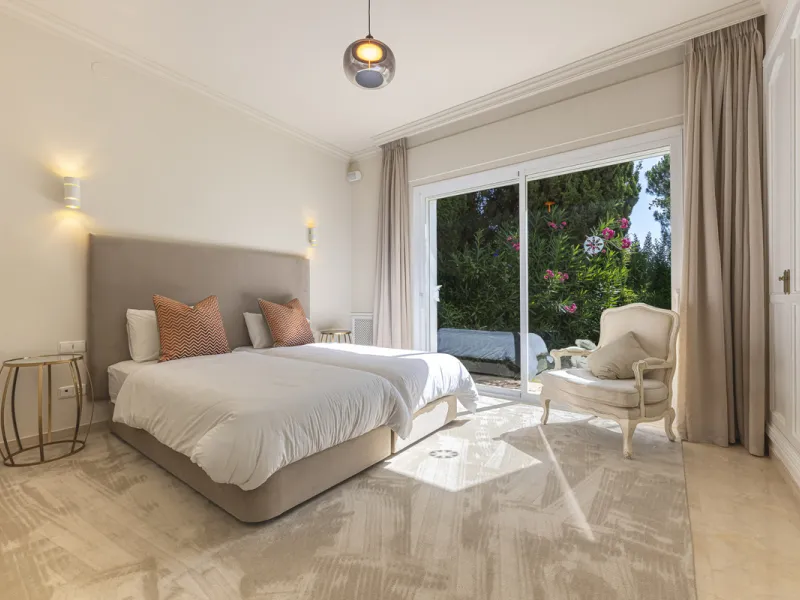 Set in the prestigious gated community of La Reserva de La Quinta in Benahavís, this Andalusian-inspired villa combines timeless architecture with a privileged frontline golf position. Surrounded by lush greenery, the property offers complete privacy, ele