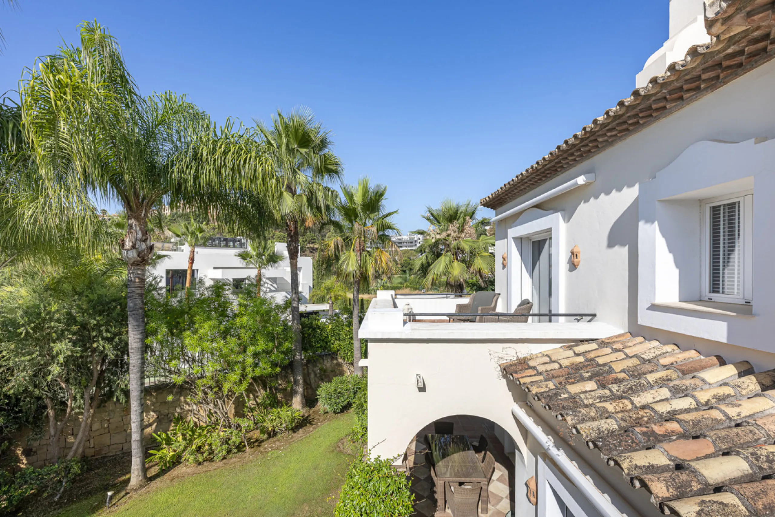 Set in the prestigious gated community of La Reserva de La Quinta in Benahavís, this Andalusian-inspired villa combines timeless architecture with a privileged frontline golf position. Surrounded by lush greenery, the property offers complete privacy, ele
