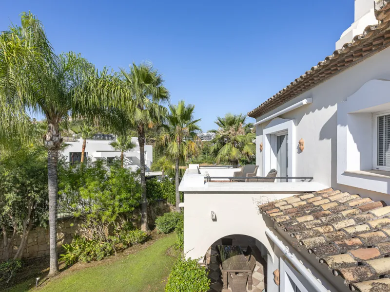 Set in the prestigious gated community of La Reserva de La Quinta in Benahavís, this Andalusian-inspired villa combines timeless architecture with a privileged frontline golf position. Surrounded by lush greenery, the property offers complete privacy, ele