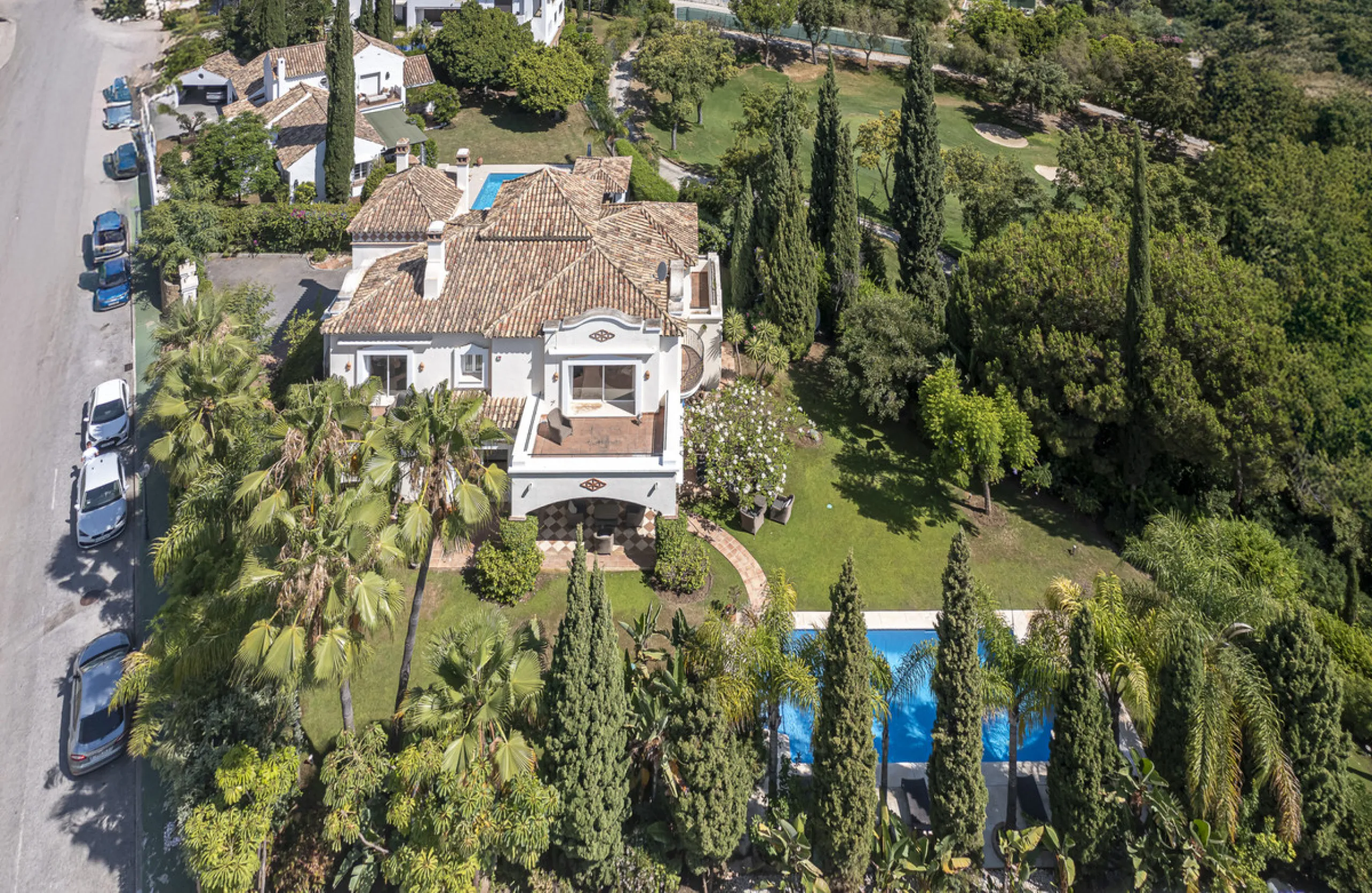 Set in the prestigious gated community of La Reserva de La Quinta in Benahavís, this Andalusian-inspired villa combines timeless architecture with a privileged frontline golf position. Surrounded by lush greenery, the property offers complete privacy, ele