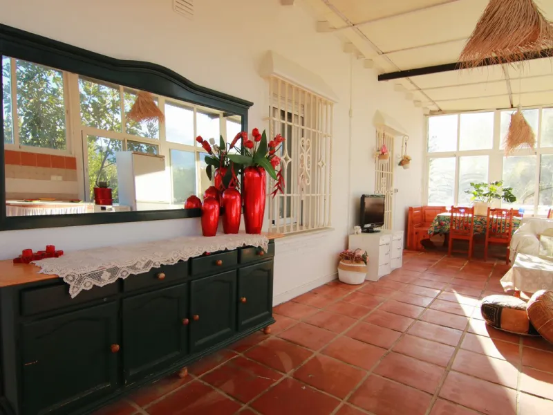 Country House with Saltwater Pool and Open Views in Coín
