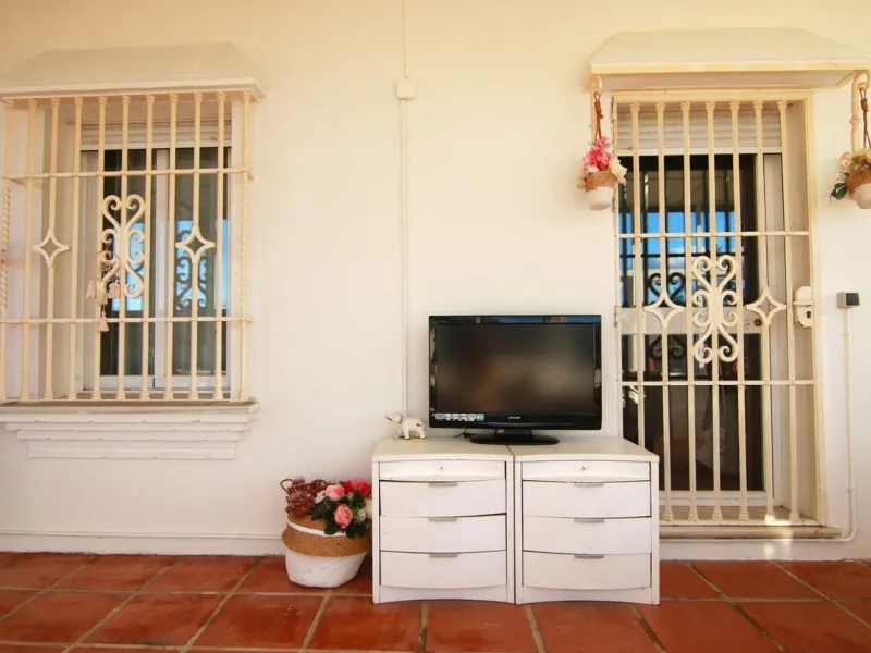 Country House with Saltwater Pool and Open Views in Coín