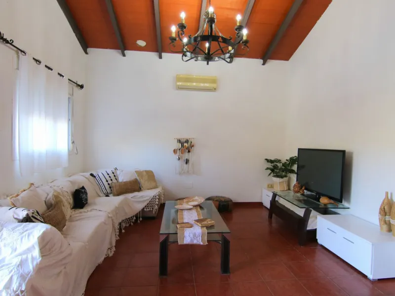 Country House with Saltwater Pool and Open Views in Coín