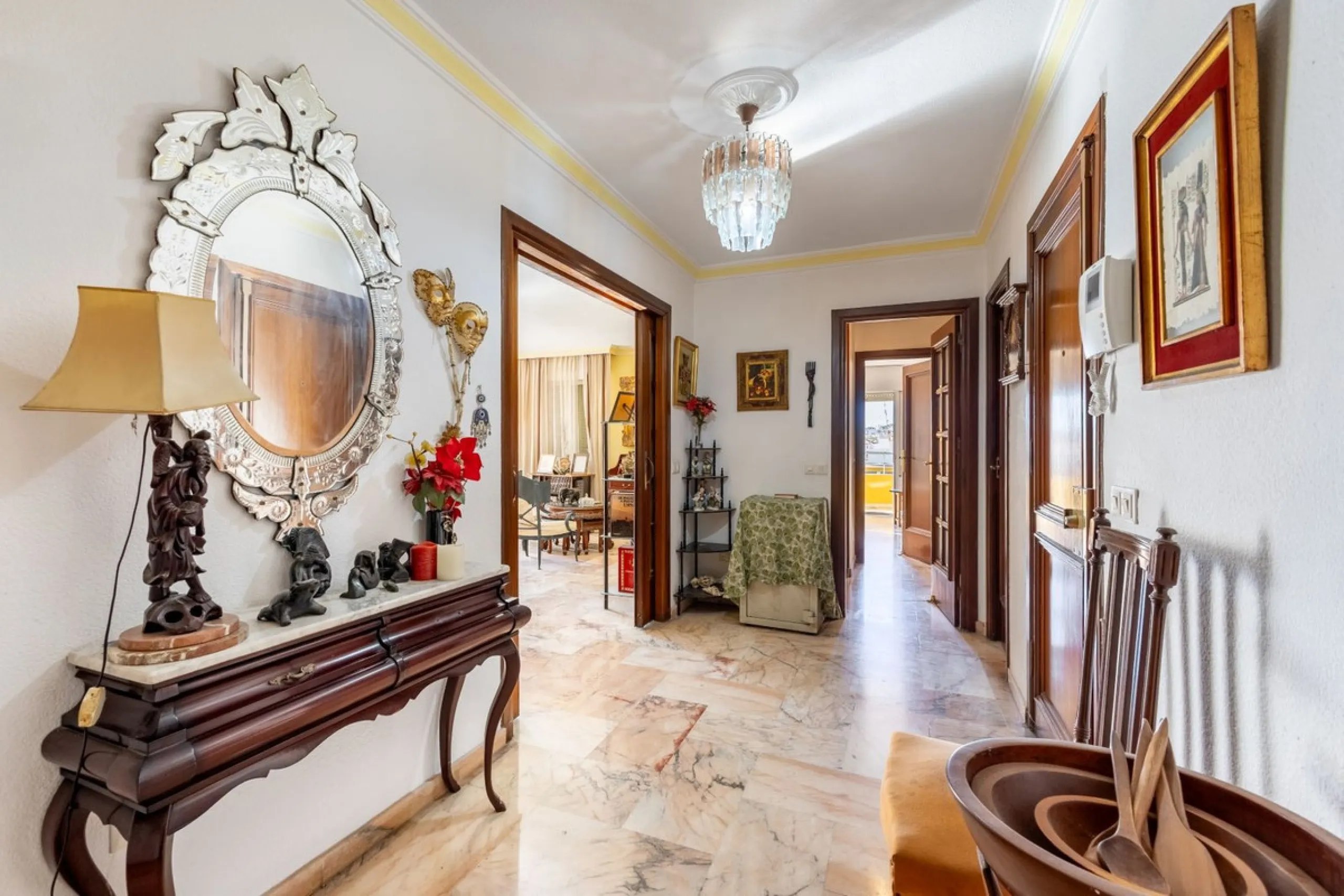 Apartment - Middle Floor Apartment в продаже в Fuengirola, Málaga. В доме 6 спален и 3 ванных комнат. Площадь дома 212 м²