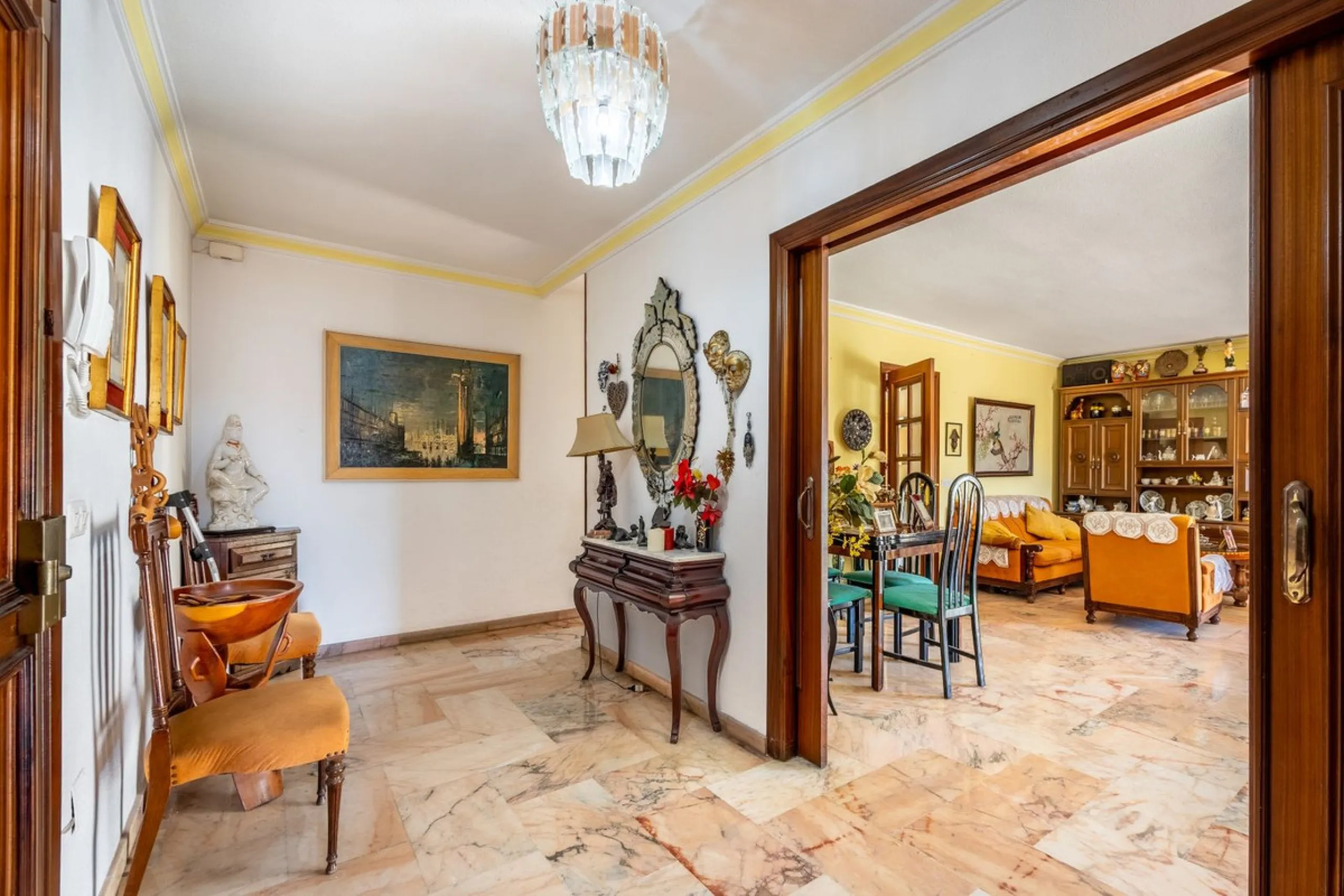 Apartment - Middle Floor Apartment в продаже в Fuengirola, Málaga. В доме 6 спален и 3 ванных комнат. Площадь дома 212 м²