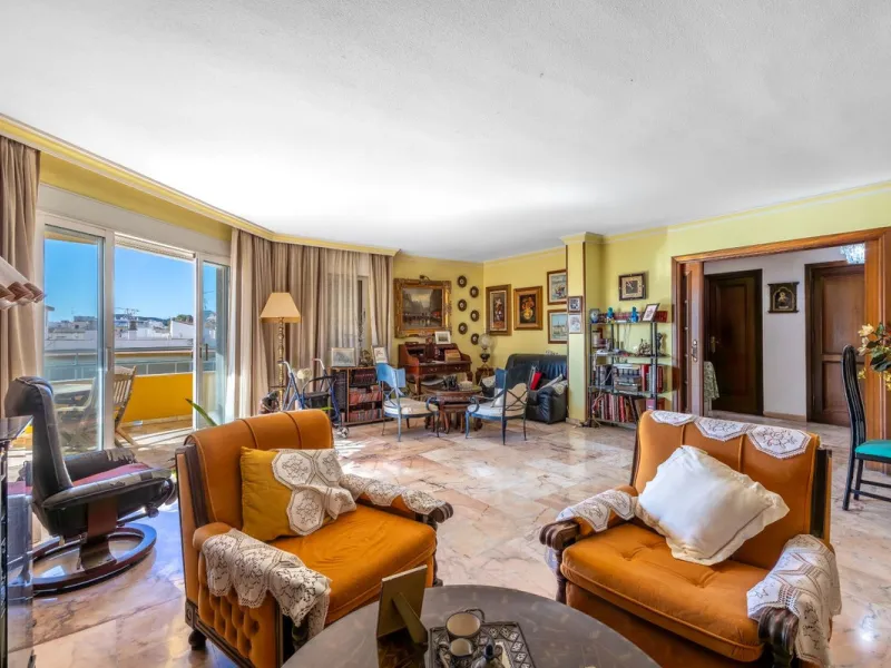 Apartment - Middle Floor Apartment в продаже в Fuengirola, Málaga. В доме 6 спален и 3 ванных комнат. Площадь дома 212 м²