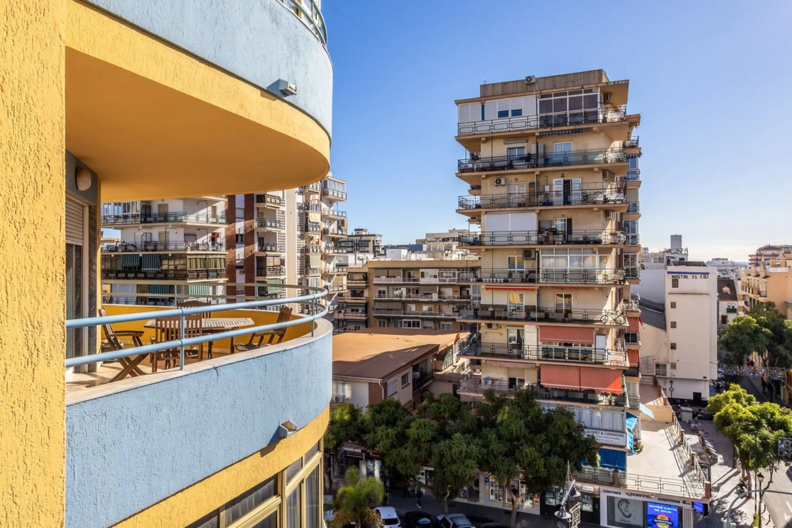 Apartment - Middle Floor Apartment в продаже в Fuengirola, Málaga. В доме 6 спален и 3 ванных комнат. Площадь дома 212 м²