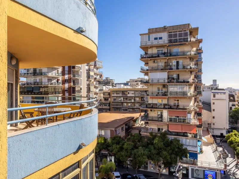 Apartment - Middle Floor Apartment в продаже в Fuengirola, Málaga. В доме 6 спален и 3 ванных комнат. Площадь дома 212 м²