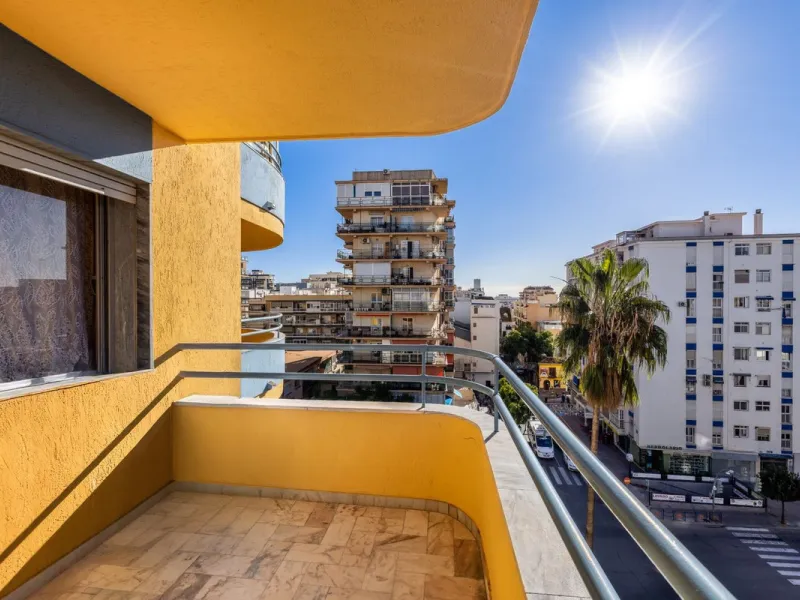 Apartment - Middle Floor Apartment в продаже в Fuengirola, Málaga. В доме 6 спален и 3 ванных комнат. Площадь дома 212 м²