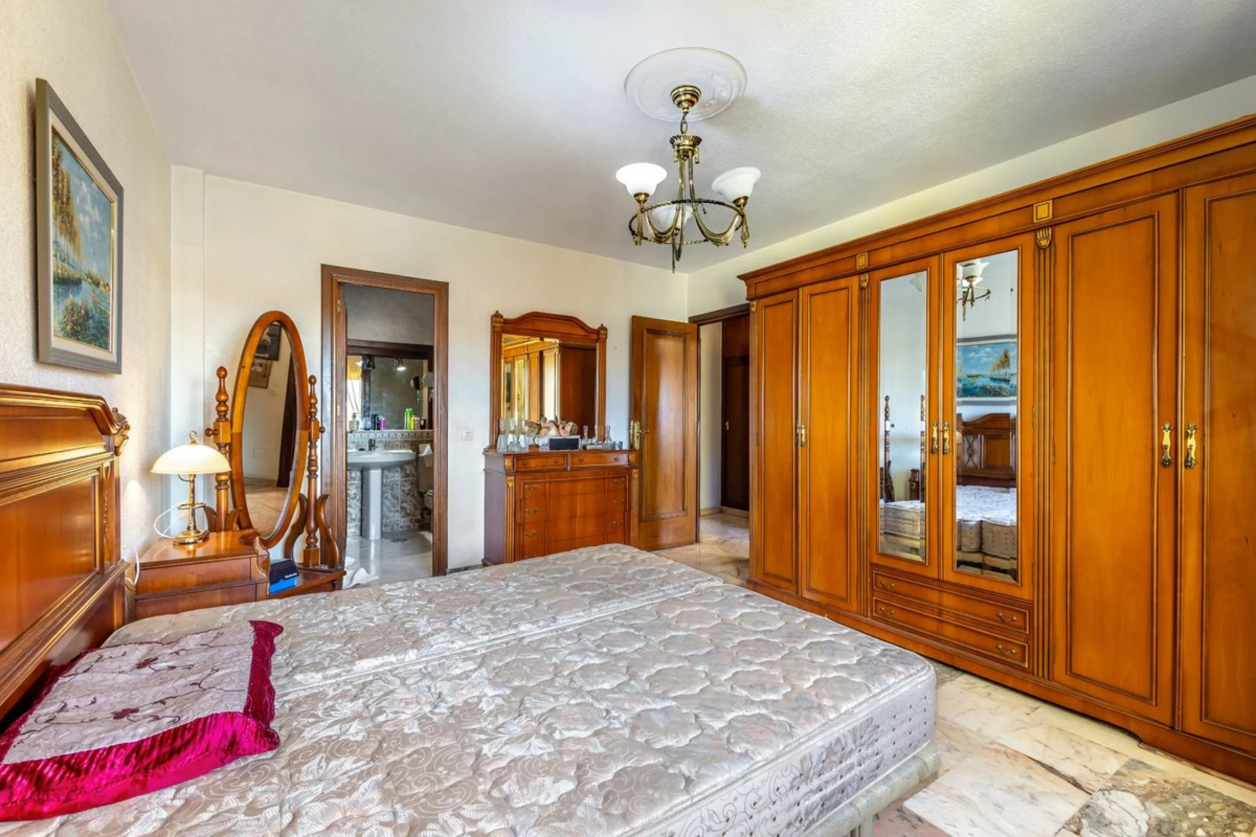 Apartment - Middle Floor Apartment в продаже в Fuengirola, Málaga. В доме 6 спален и 3 ванных комнат. Площадь дома 212 м²