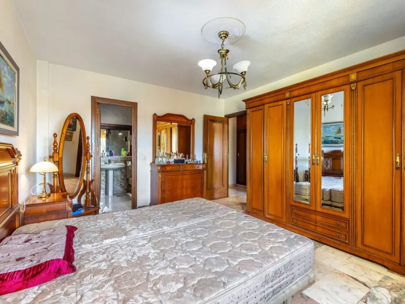 Apartment - Middle Floor Apartment в продаже в Fuengirola, Málaga. В доме 6 спален и 3 ванных комнат. Площадь дома 212 м²