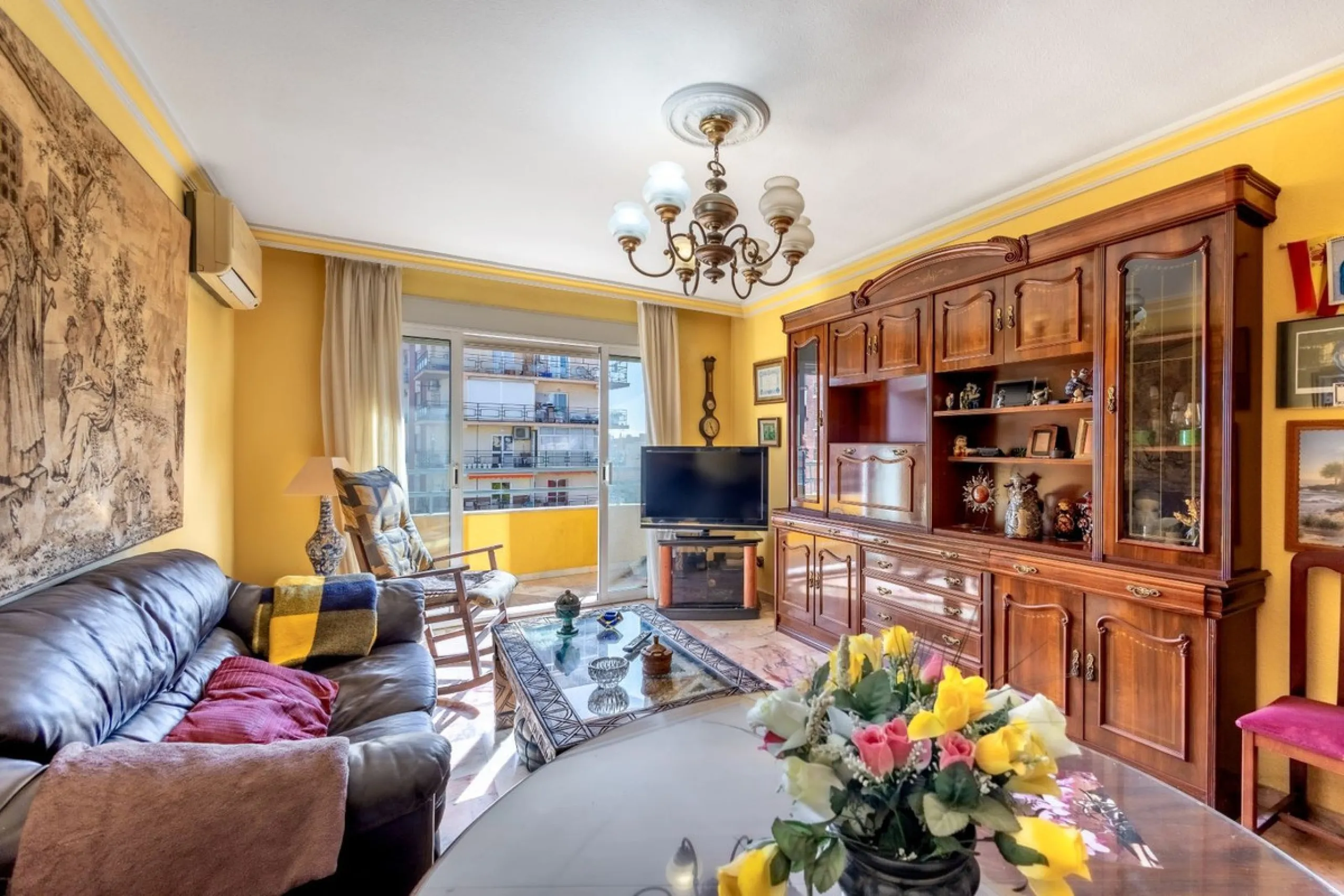 Apartment - Middle Floor Apartment в продаже в Fuengirola, Málaga. В доме 6 спален и 3 ванных комнат. Площадь дома 212 м²