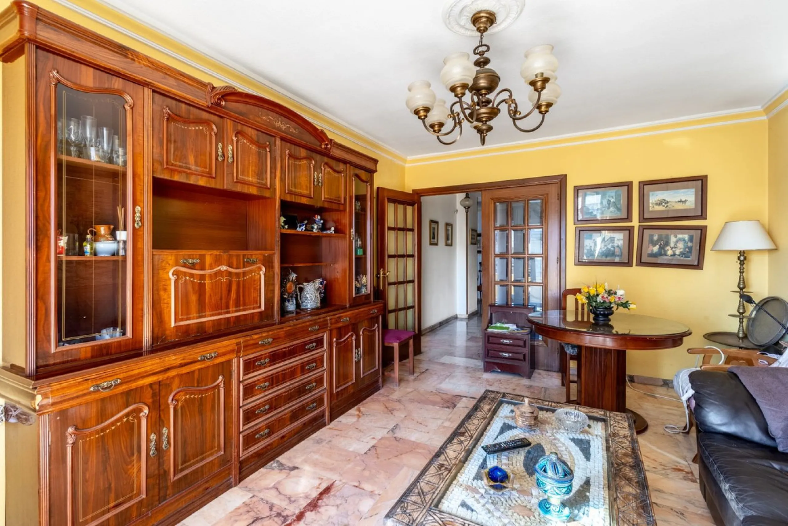 Apartment - Middle Floor Apartment в продаже в Fuengirola, Málaga. В доме 6 спален и 3 ванных комнат. Площадь дома 212 м²