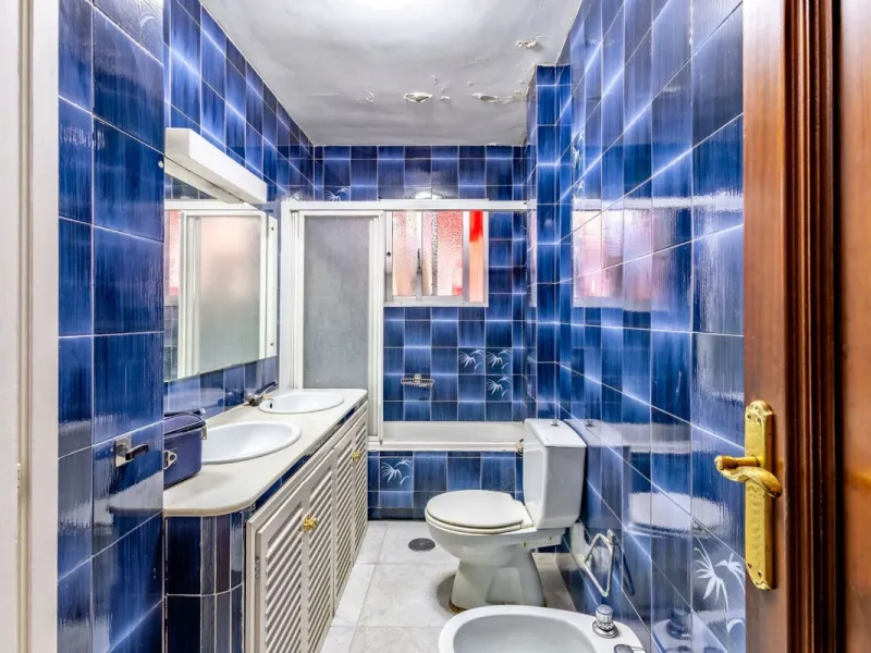Apartment - Middle Floor Apartment в продаже в Fuengirola, Málaga. В доме 6 спален и 3 ванных комнат. Площадь дома 212 м²