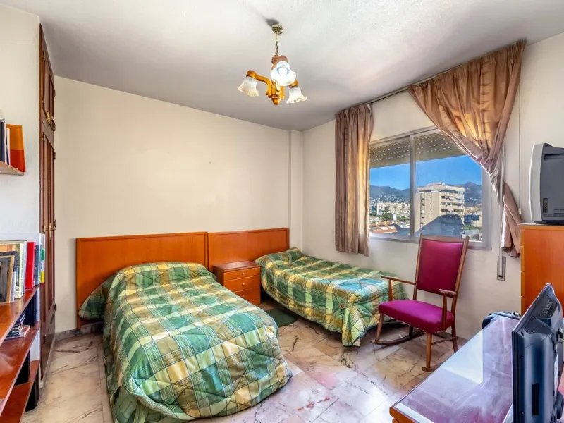 Apartment - Middle Floor Apartment в продаже в Fuengirola, Málaga. В доме 6 спален и 3 ванных комнат. Площадь дома 212 м²