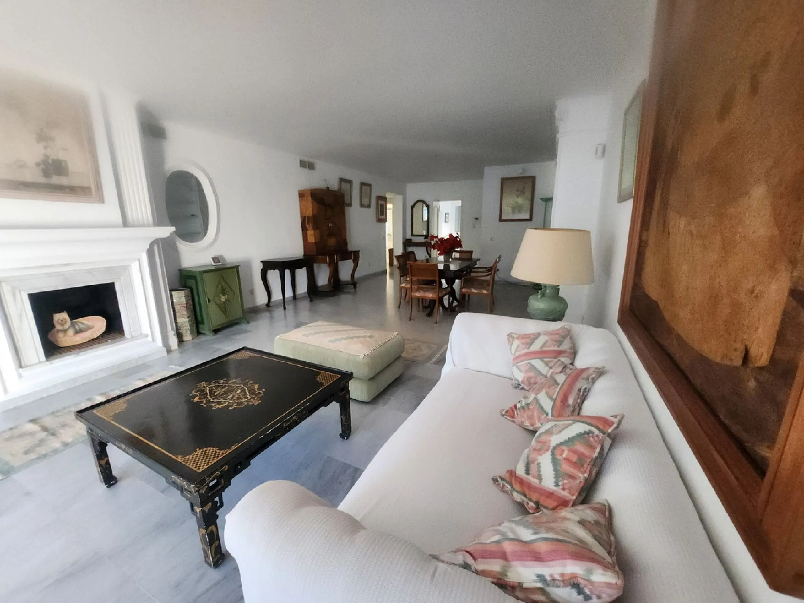 Large duplex penthouse apartment located in one of the most sought-after developments in Guadalmina Baja, Alhambradel Golf 1, offering a unique setting surrounded by lush tropical gardens and paddle tennis courts. The community has an exceptional pool com