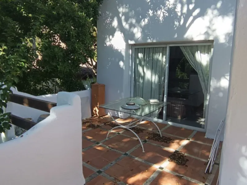 Large duplex penthouse apartment located in one of the most sought-after developments in Guadalmina Baja, Alhambradel Golf 1, offering a unique setting surrounded by lush tropical gardens and paddle tennis courts. The community has an exceptional pool com