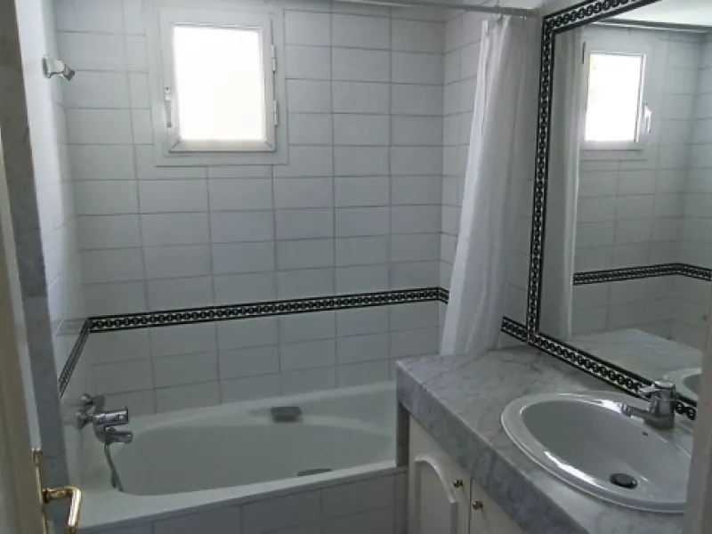 Large duplex penthouse apartment located in one of the most sought-after developments in Guadalmina Baja, Alhambradel Golf 1, offering a unique setting surrounded by lush tropical gardens and paddle tennis courts. The community has an exceptional pool com