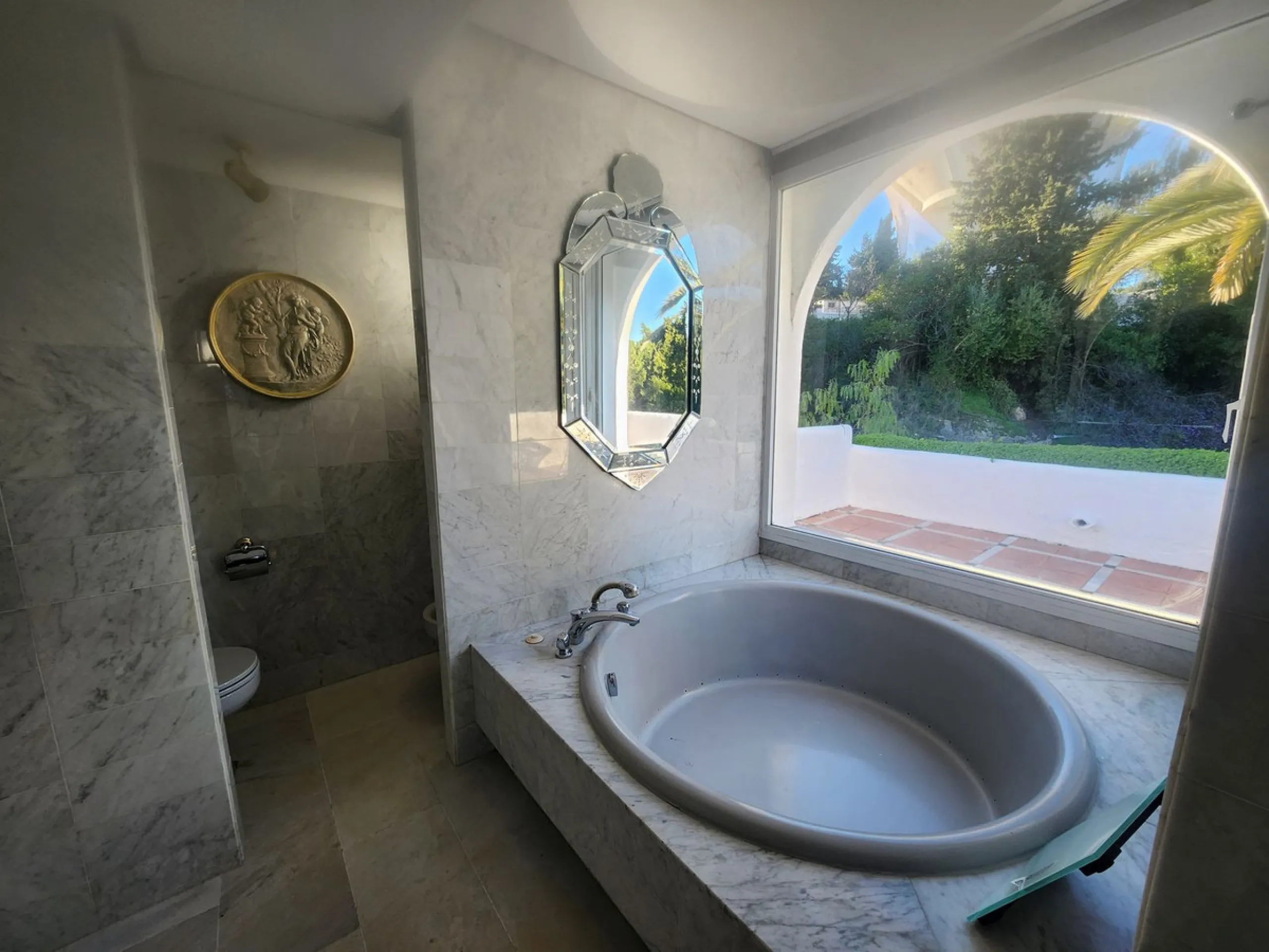 Large duplex penthouse apartment located in one of the most sought-after developments in Guadalmina Baja, Alhambradel Golf 1, offering a unique setting surrounded by lush tropical gardens and paddle tennis courts. The community has an exceptional pool com