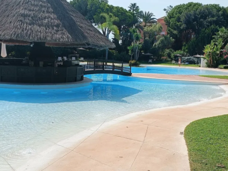 Large duplex penthouse apartment located in one of the most sought-after developments in Guadalmina Baja, Alhambradel Golf 1, offering a unique setting surrounded by lush tropical gardens and paddle tennis courts. The community has an exceptional pool com