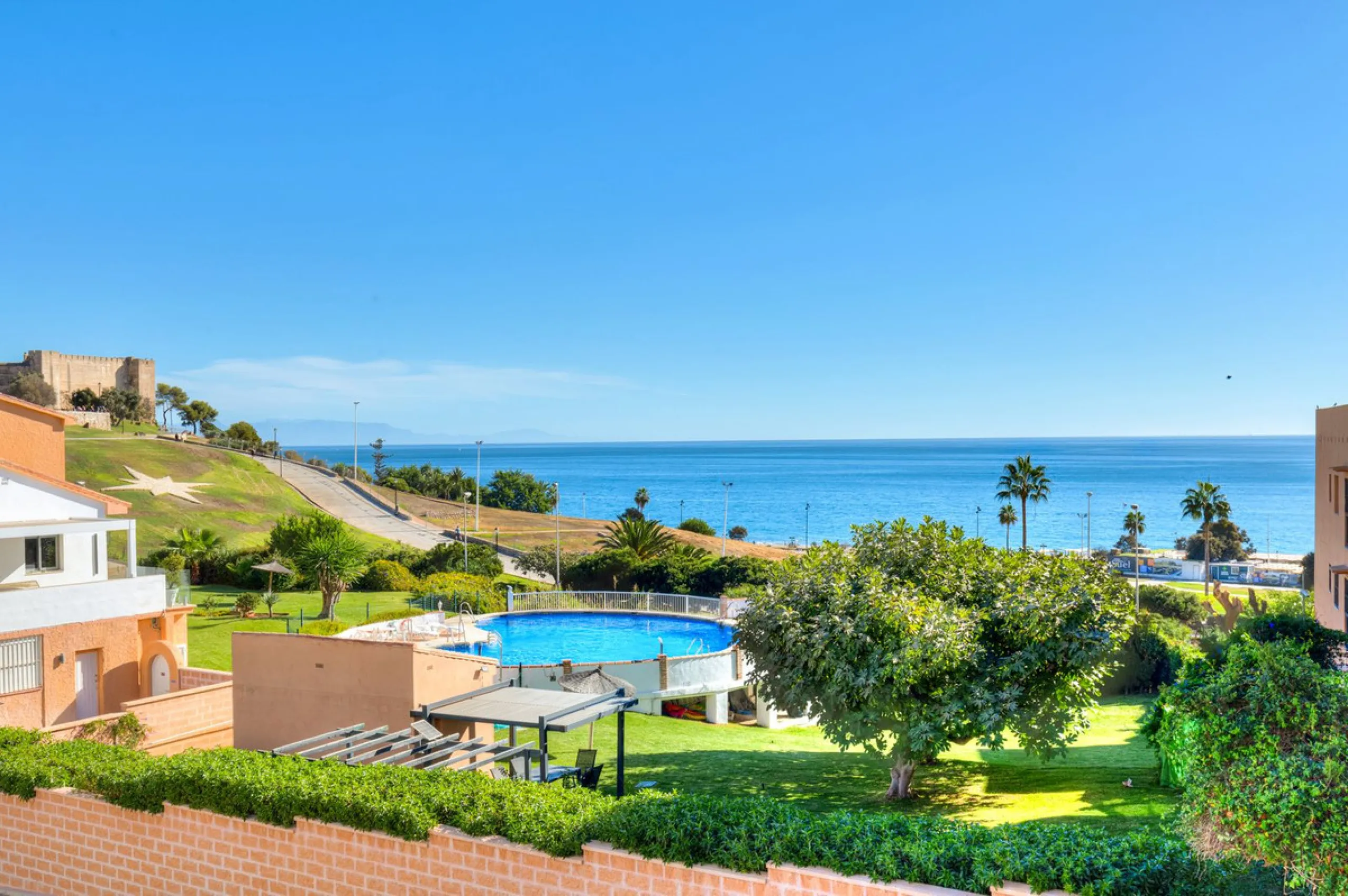 House - Townhouse в продаже в Fuengirola, Málaga. В доме 3 спален и 3 ванных комнат. Площадь дома 214 м²