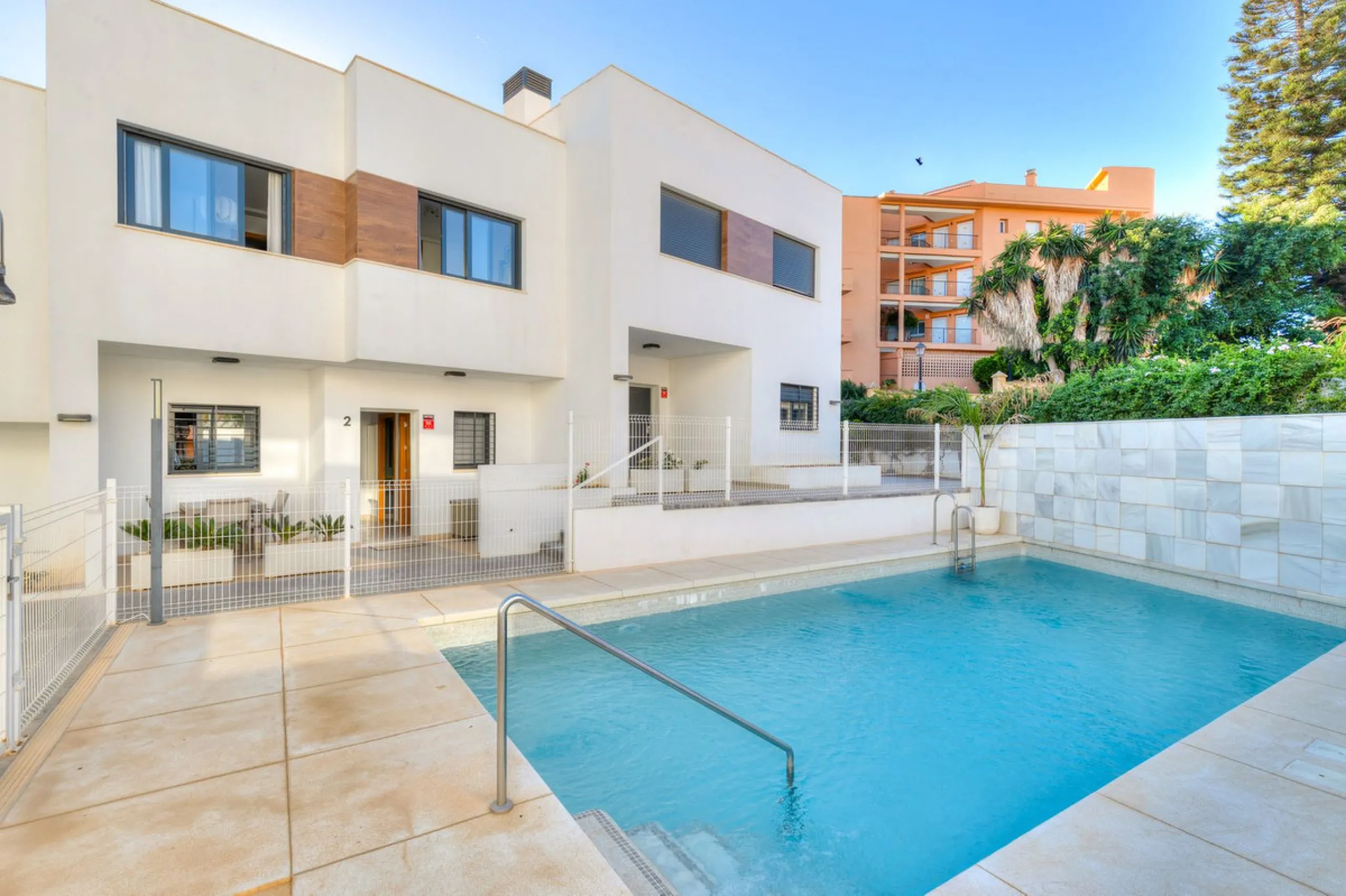 House - Townhouse в продаже в Fuengirola, Málaga. В доме 3 спален и 3 ванных комнат. Площадь дома 214 м²