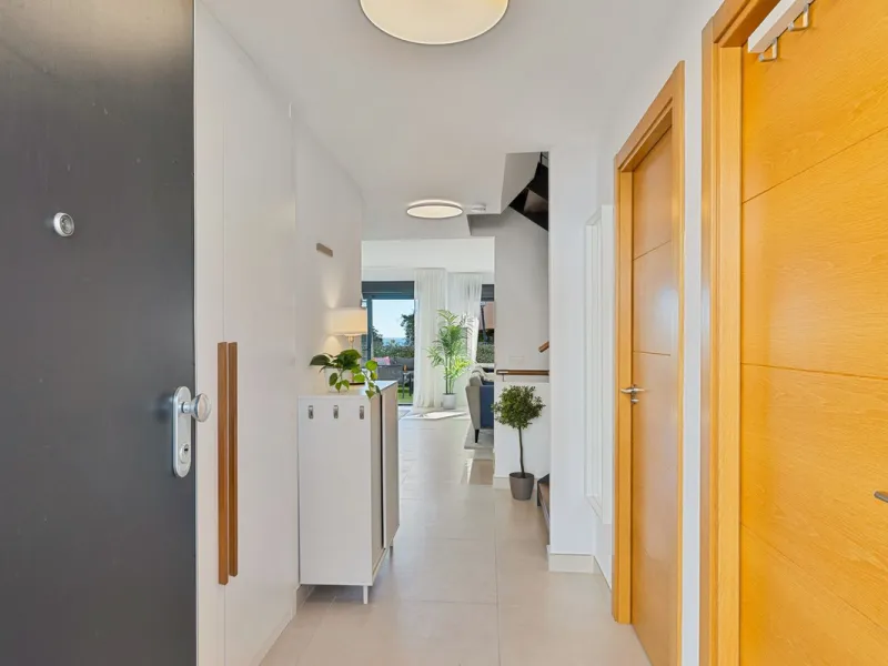 House - Townhouse в продаже в Fuengirola, Málaga. В доме 3 спален и 3 ванных комнат. Площадь дома 214 м²