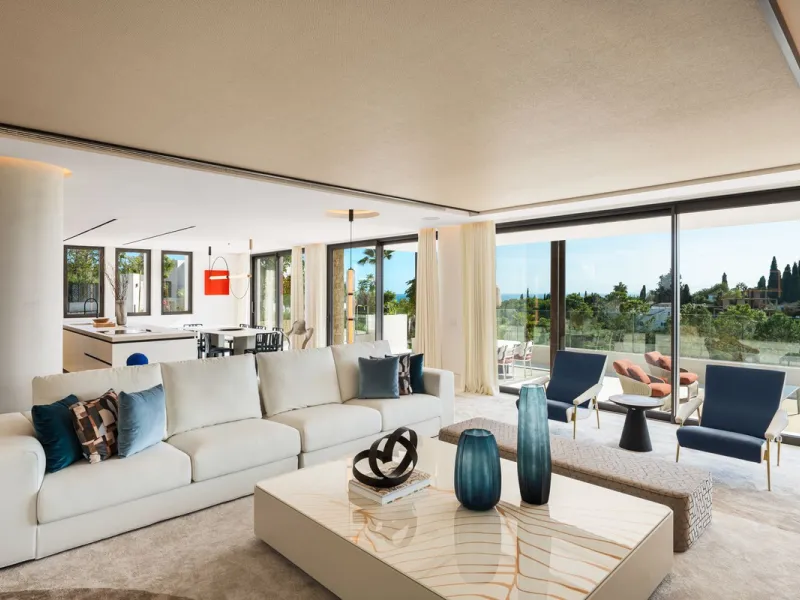 Zeitgenössische Designervilla mit Spa im Marbella Hill Club