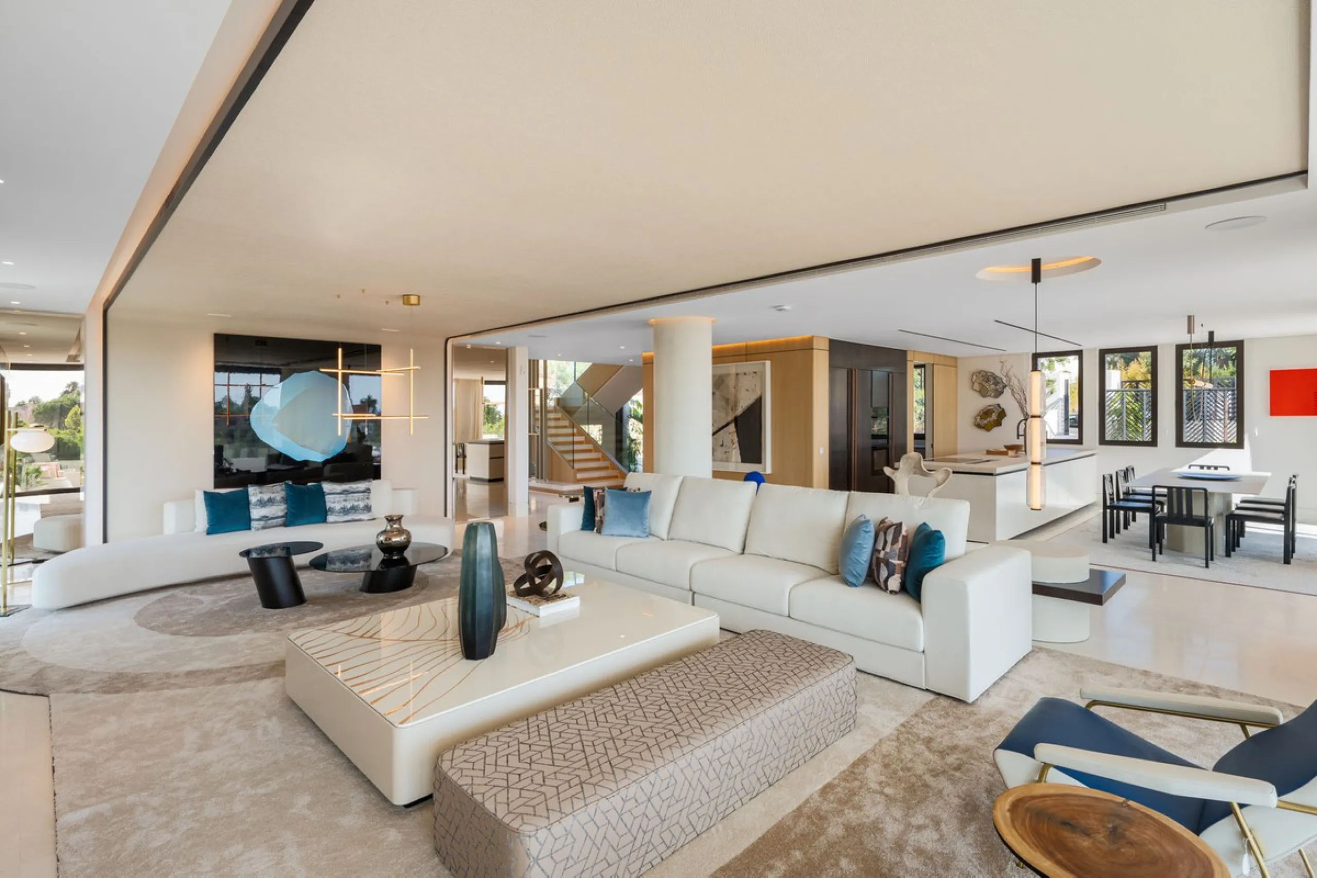 Zeitgenössische Designervilla mit Spa im Marbella Hill Club