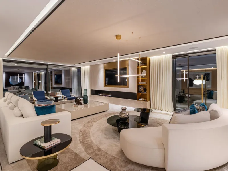 Zeitgenössische Designervilla mit Spa im Marbella Hill Club